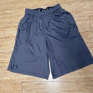 Men’s Under Armour athletic basketball shorts (S)